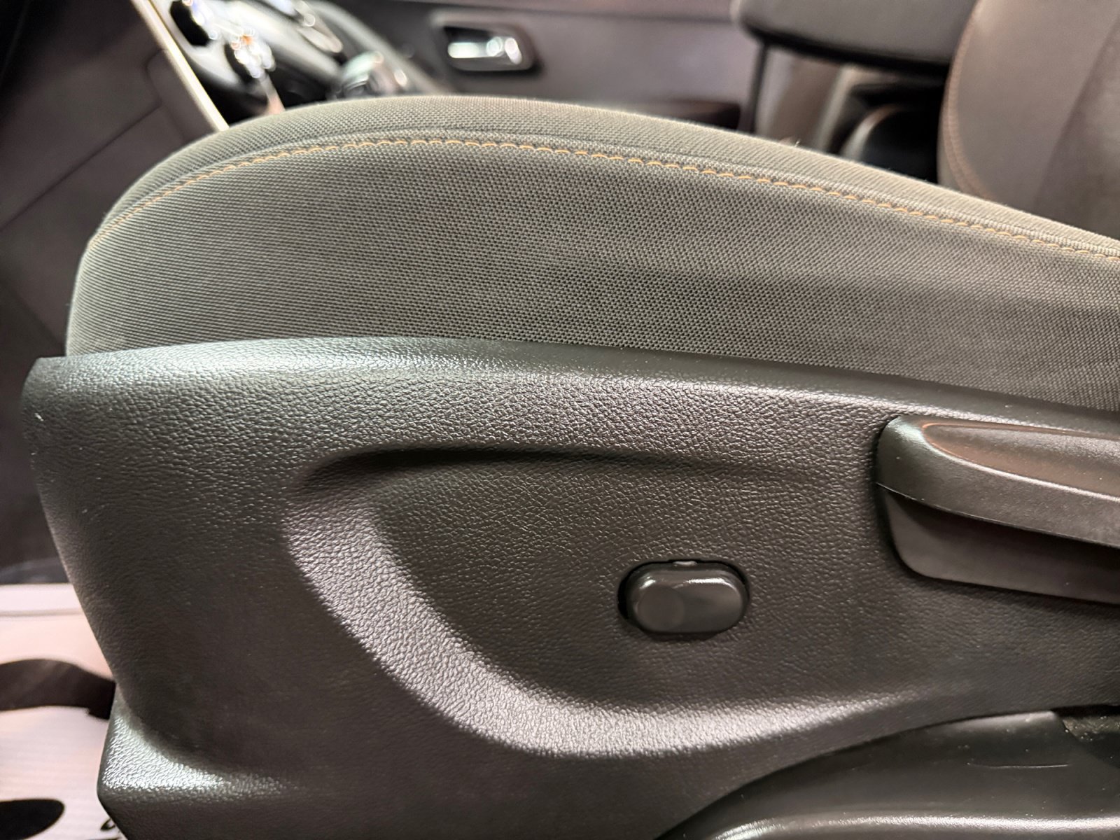 Used 2018 Chevrolet Trax LS FWD image 35