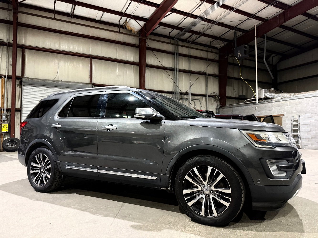 Used 2016 Ford Explorer Platinum AWD/4WD image 3