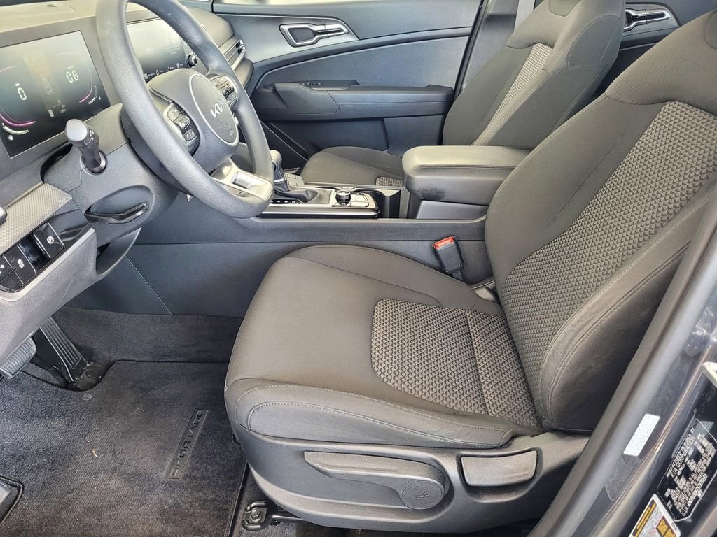 Used 2025 Kia Sportage LX image 23