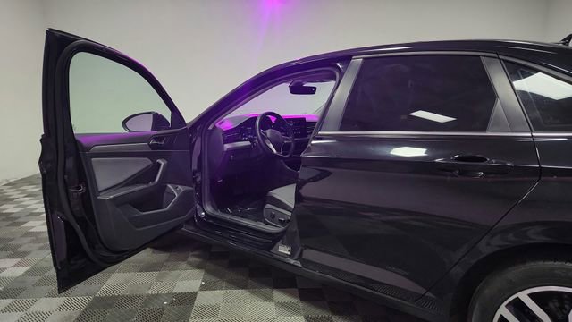 Used 2025 Volkswagen Jetta SE image 15