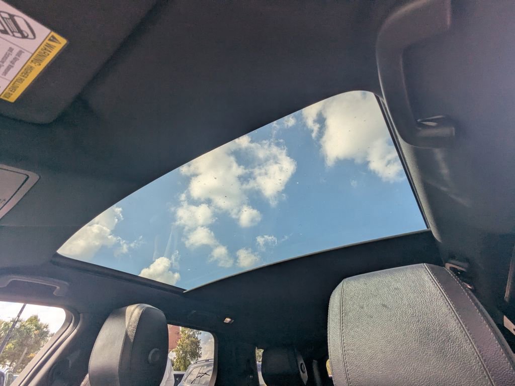 Used 2020 Land Rover Discovery Sport SE image 20