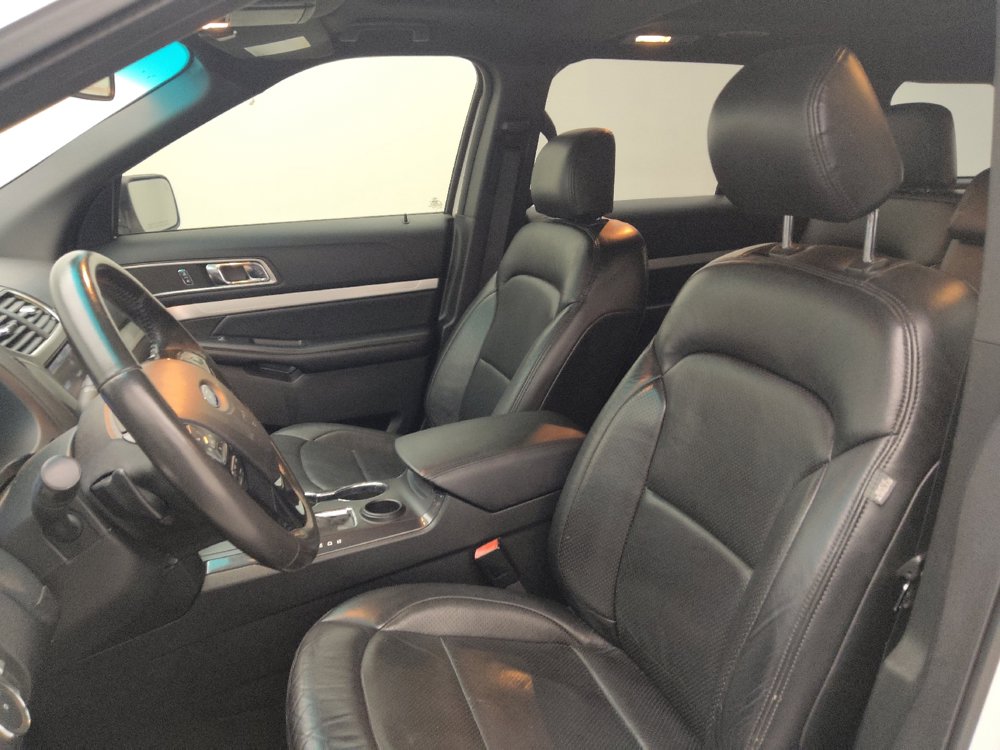 Used 2016 Ford Explorer XLT w/ Equipment Group 201A FWD image 17