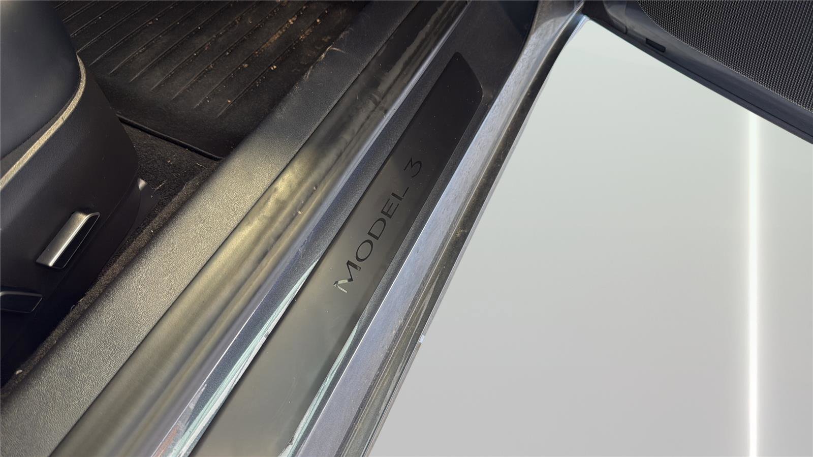 Used 2023 Tesla Model 3 Standard Range image 29