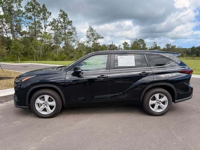 Used 2025 Toyota Highlander LE FWD image 16