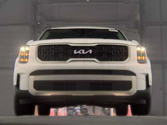 Used 2024 Kia Telluride LX FWD image 7