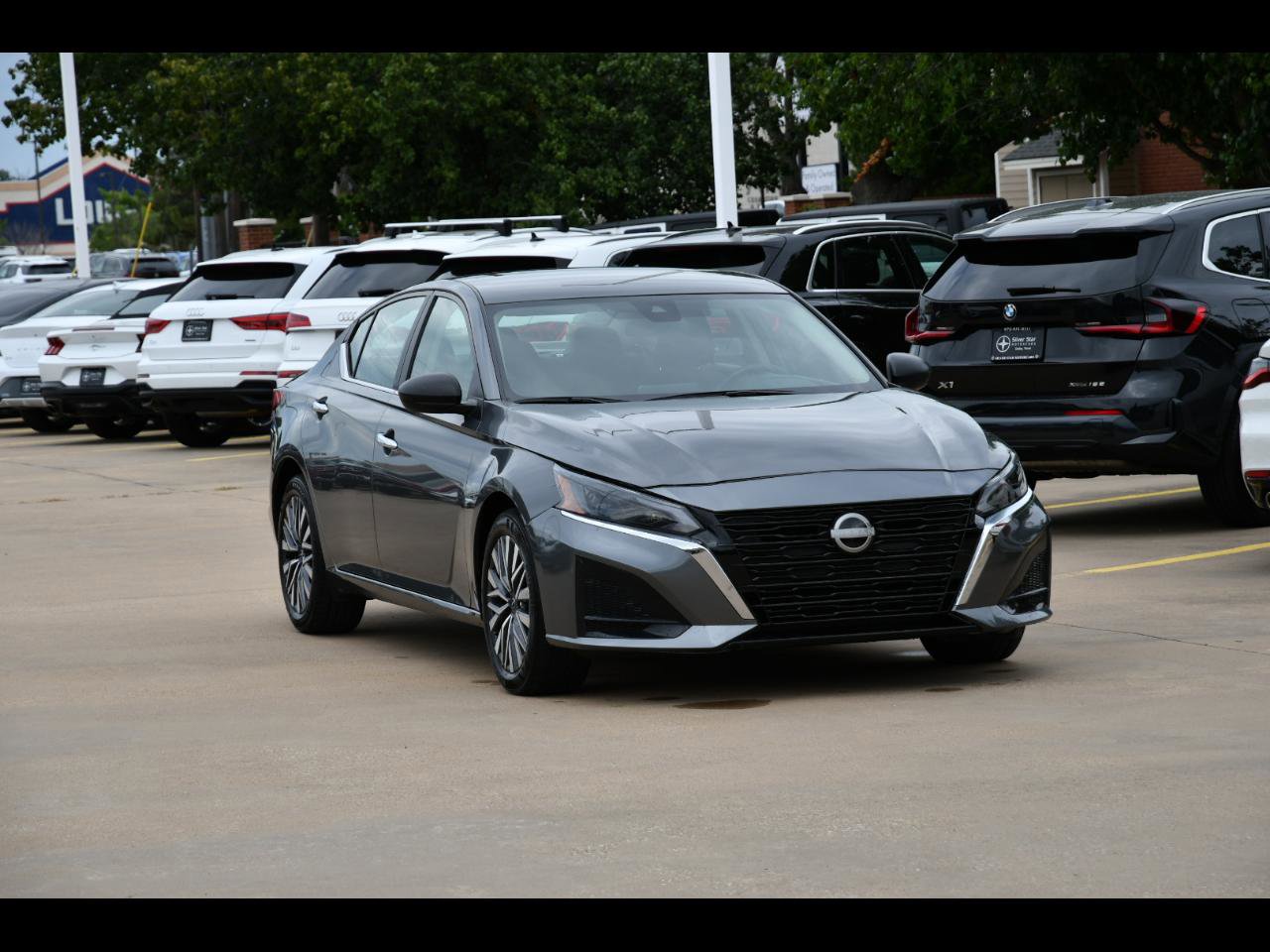 Used 2024 Nissan Altima 2.5 SV image 1