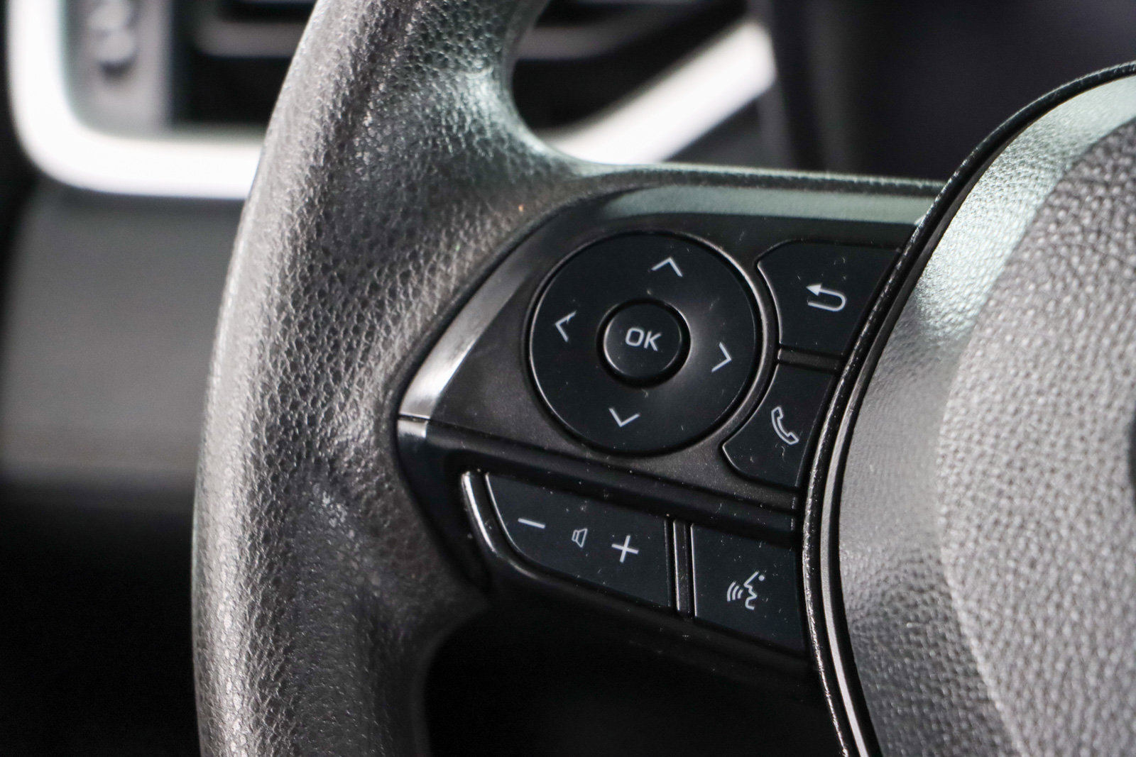 Used 2024 Toyota RAV4 LE image 13