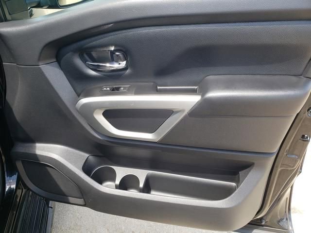 Used 2018 Nissan Titan SV AWD/4WD image 16