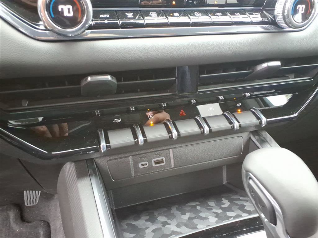 New 2026 GMC Canyon Elevation w/ Convenience Package image 14