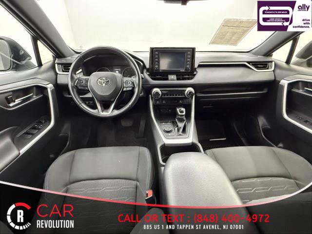 Used 2022 Toyota RAV4 SE w/ Convenience Package image 11