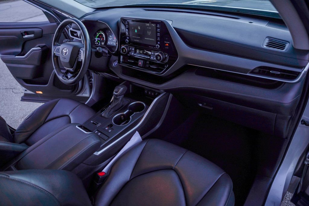 Used 2021 Toyota Highlander XLE FWD image 46