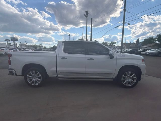 Used 2022 Chevrolet Silverado 1500 High Country w/ Technology Package AWD/4WD image 2