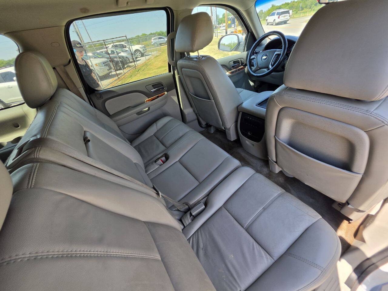 Used 2012 Chevrolet Suburban LT RWD image 6