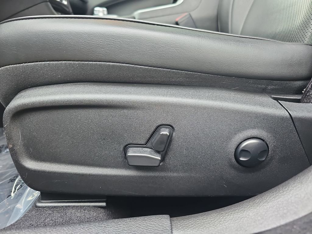 Used 2023 Chrysler 300 Touring L w/ Popular Equipment Group image 26