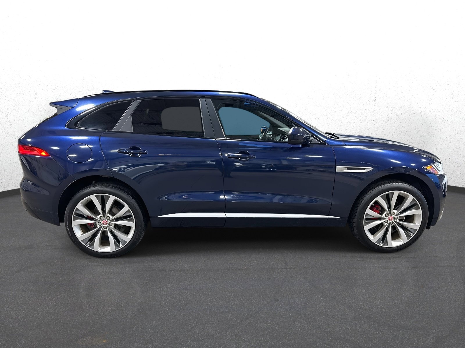 Used 2018 Jaguar F-PACE S image 2