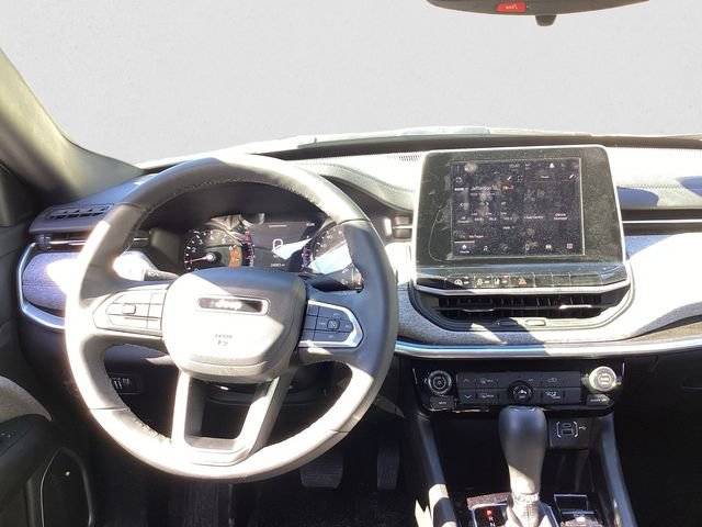 Used 2025 Jeep Compass Latitude image 10