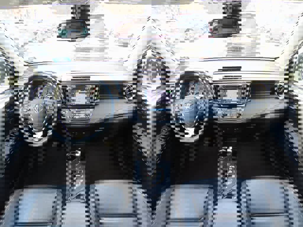 Used 2015 Toyota RAV4 Limited image 19