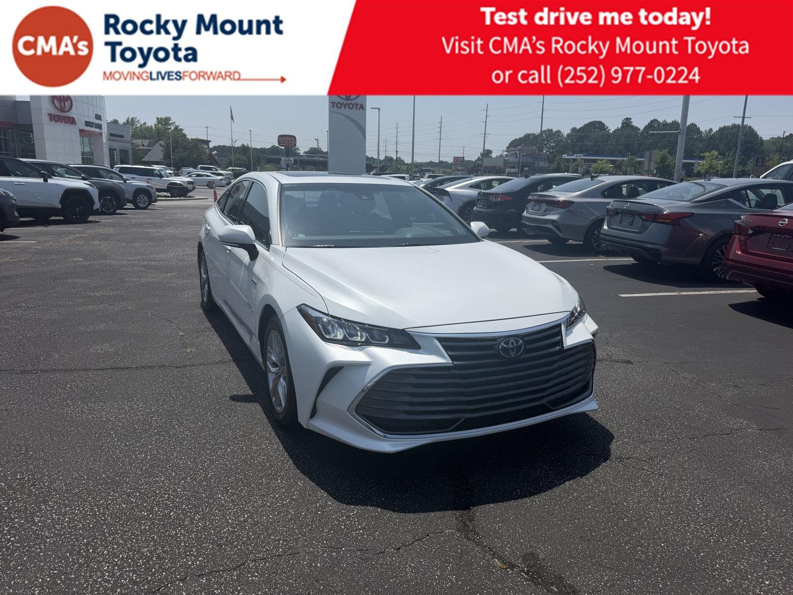 Used 2020 Toyota Avalon XLE w/ Moonroof Package FWD image 1