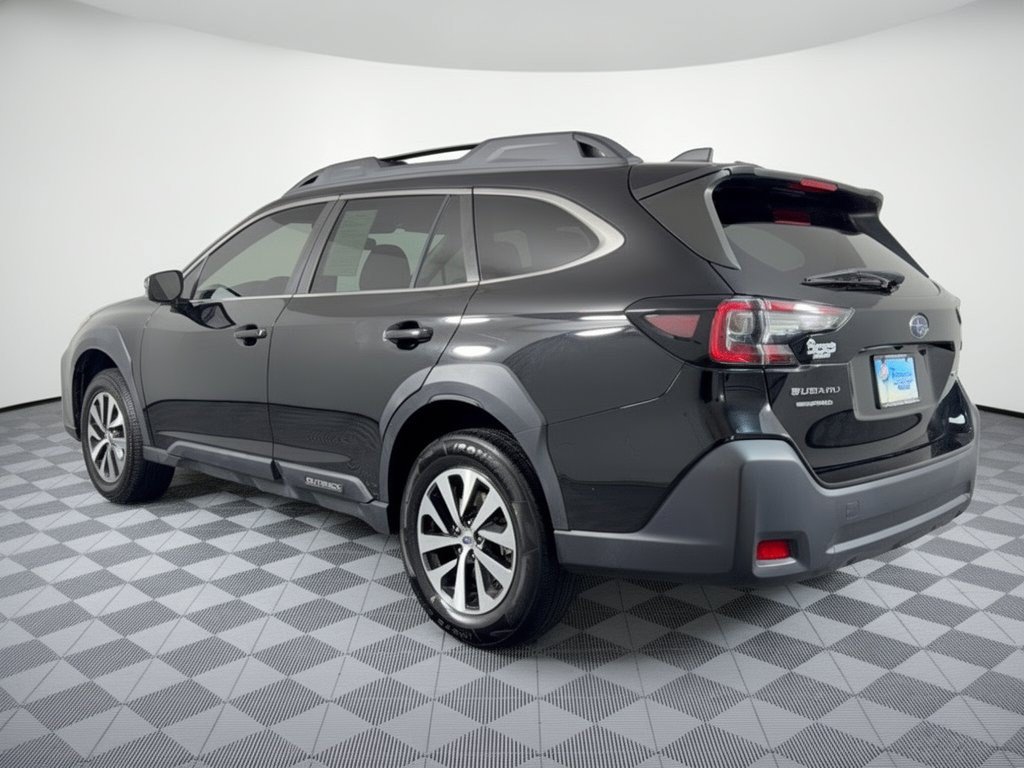 Used 2023 Subaru Outback Premium AWD/4WD image 3