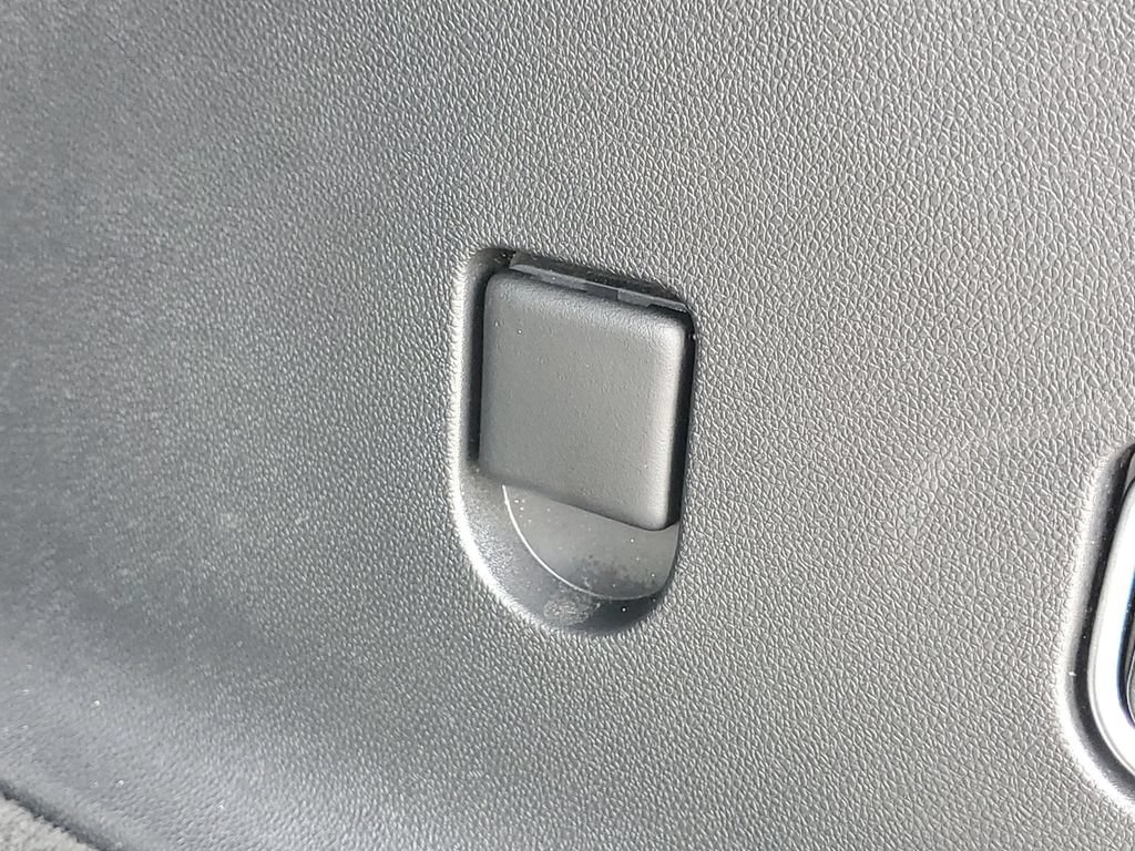 Used 2025 Chevrolet Traverse LT w/ Driver Confidence Package FWD image 33