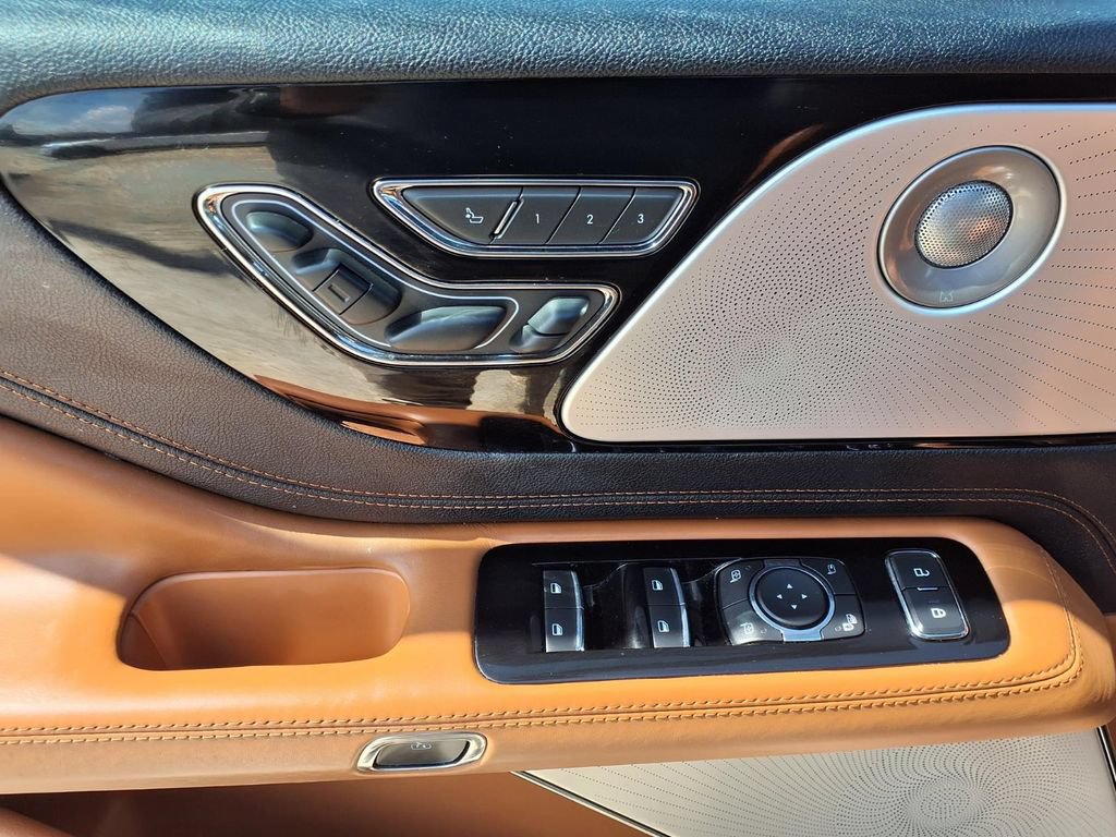 Certified 2023 Lincoln Aviator Black Label w/ Class IV Trailer Tow Package AWD/4WD image 24