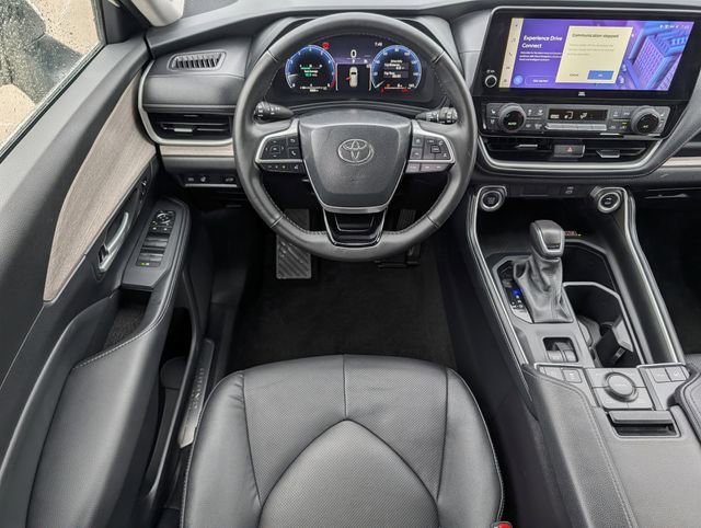 Used 2024 Toyota Grand Highlander AWD image 11