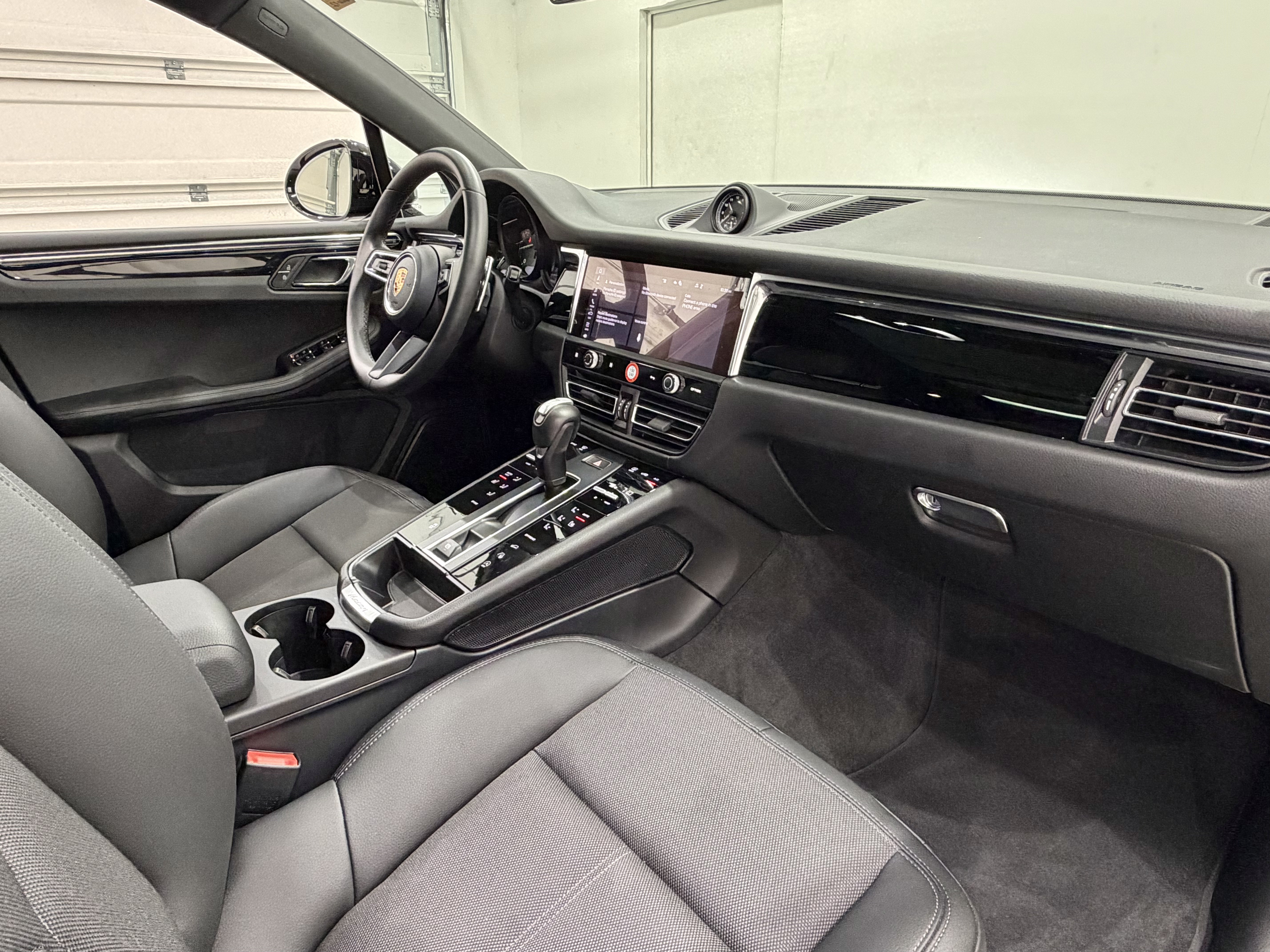 Certified 2026 Porsche Macan AWD/4WD image 23