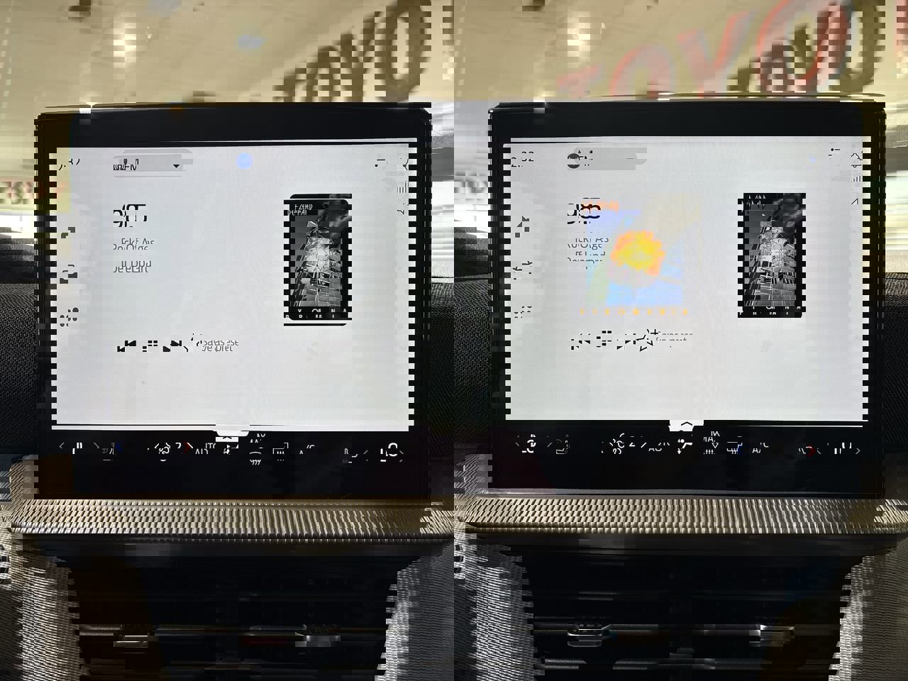 Used 2025 Ford Explorer Active w/ Active Comfort Package image 16