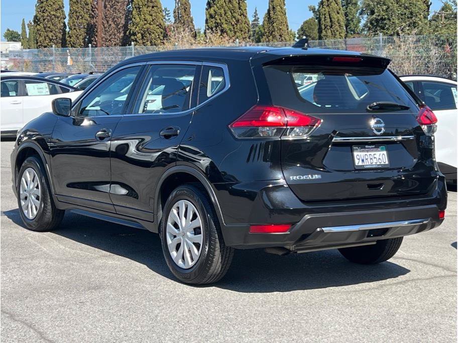 Used 2017 Nissan Rogue S FWD image 6