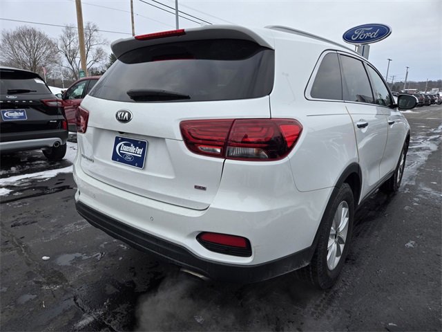 Used 2019 Kia Sorento LX w/ LX Convenience Package image 4