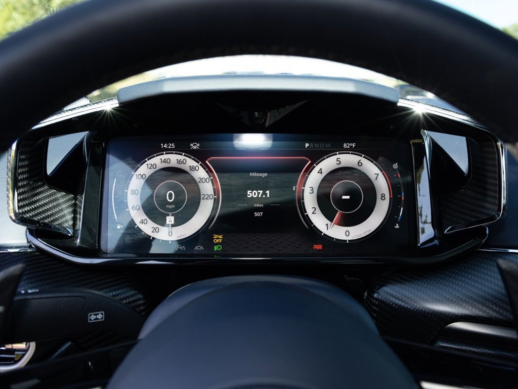 Used 2025 Aston Martin Vanquish image 25