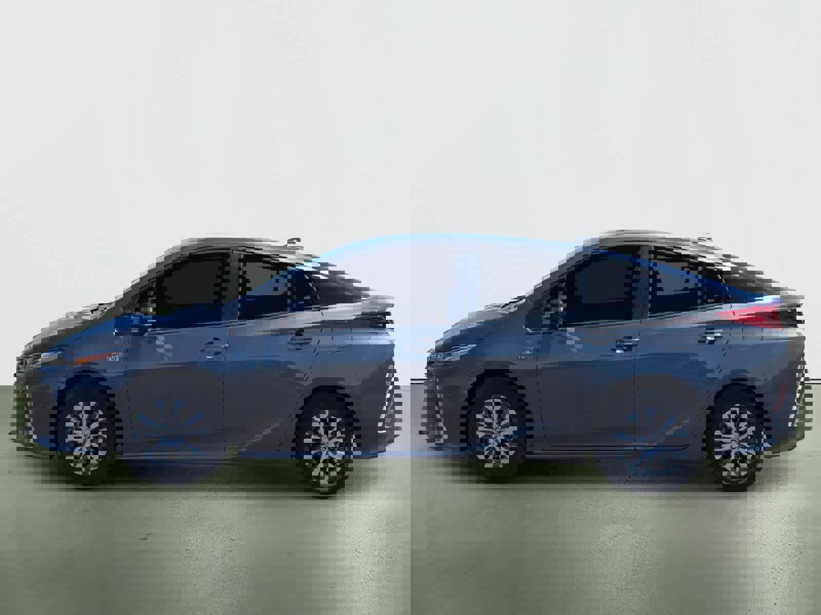 Used 2021 Toyota Prius Prime LE w/ Carpet Mat Package (TMS) image 4