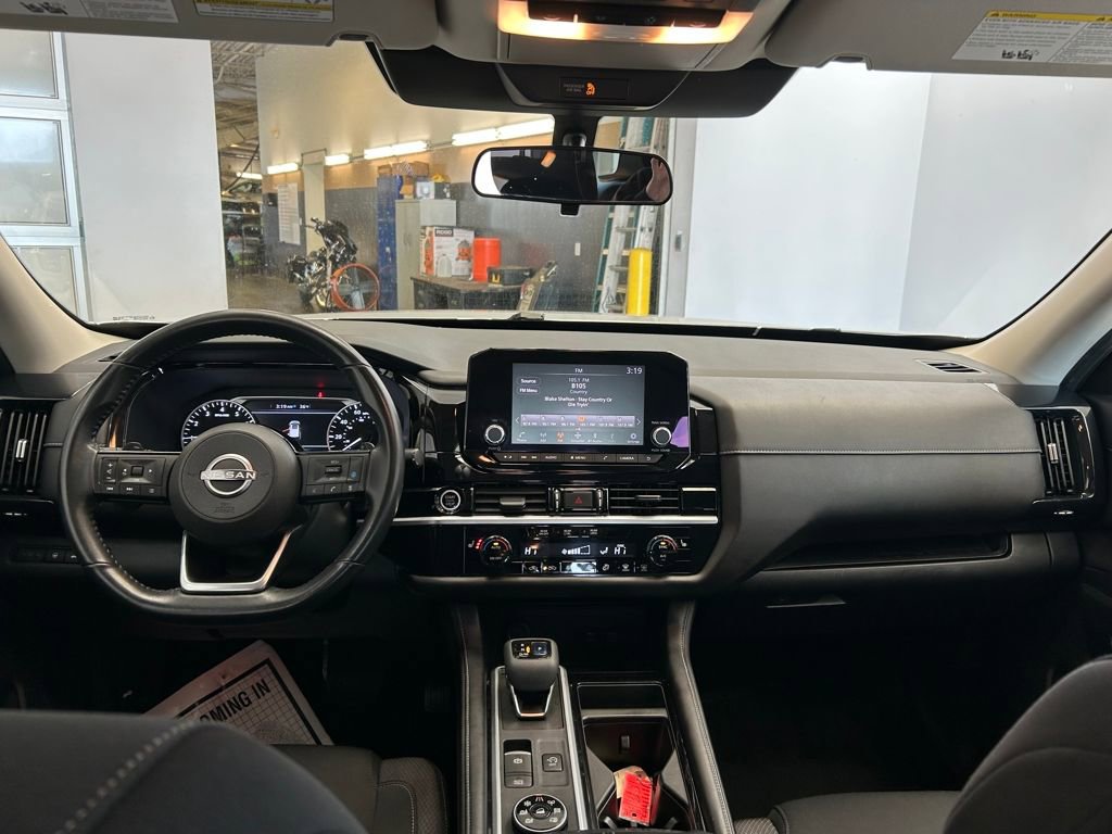 Used 2022 Nissan Pathfinder SV w/ SV Premium Package image 9