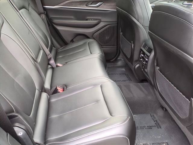Used 2024 Jeep Grand Cherokee Limited w/ Black Appearance Package AWD/4WD image 21