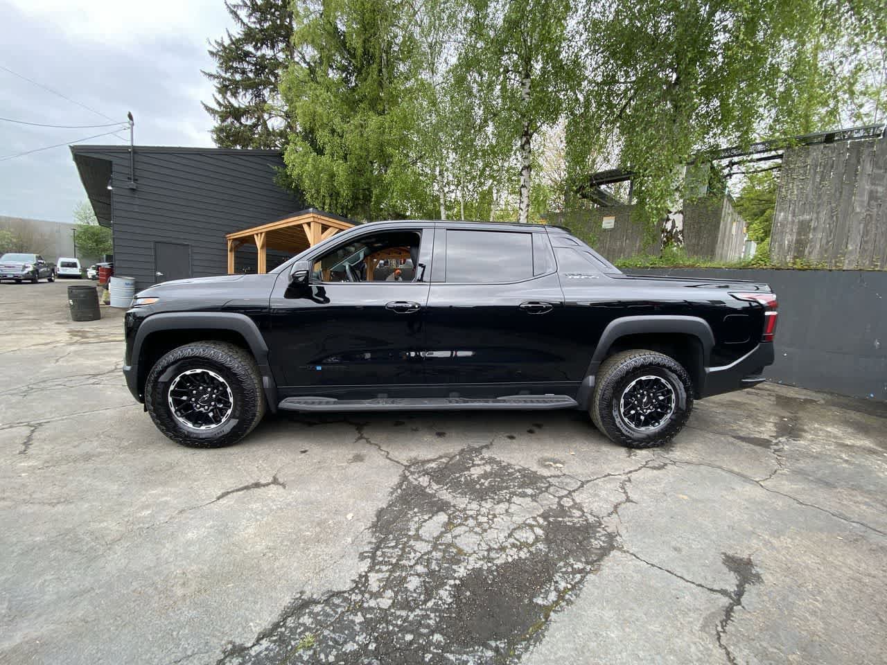 Used 2026 Chevrolet Silverado EV Trail Boss AWD/4WD image 3