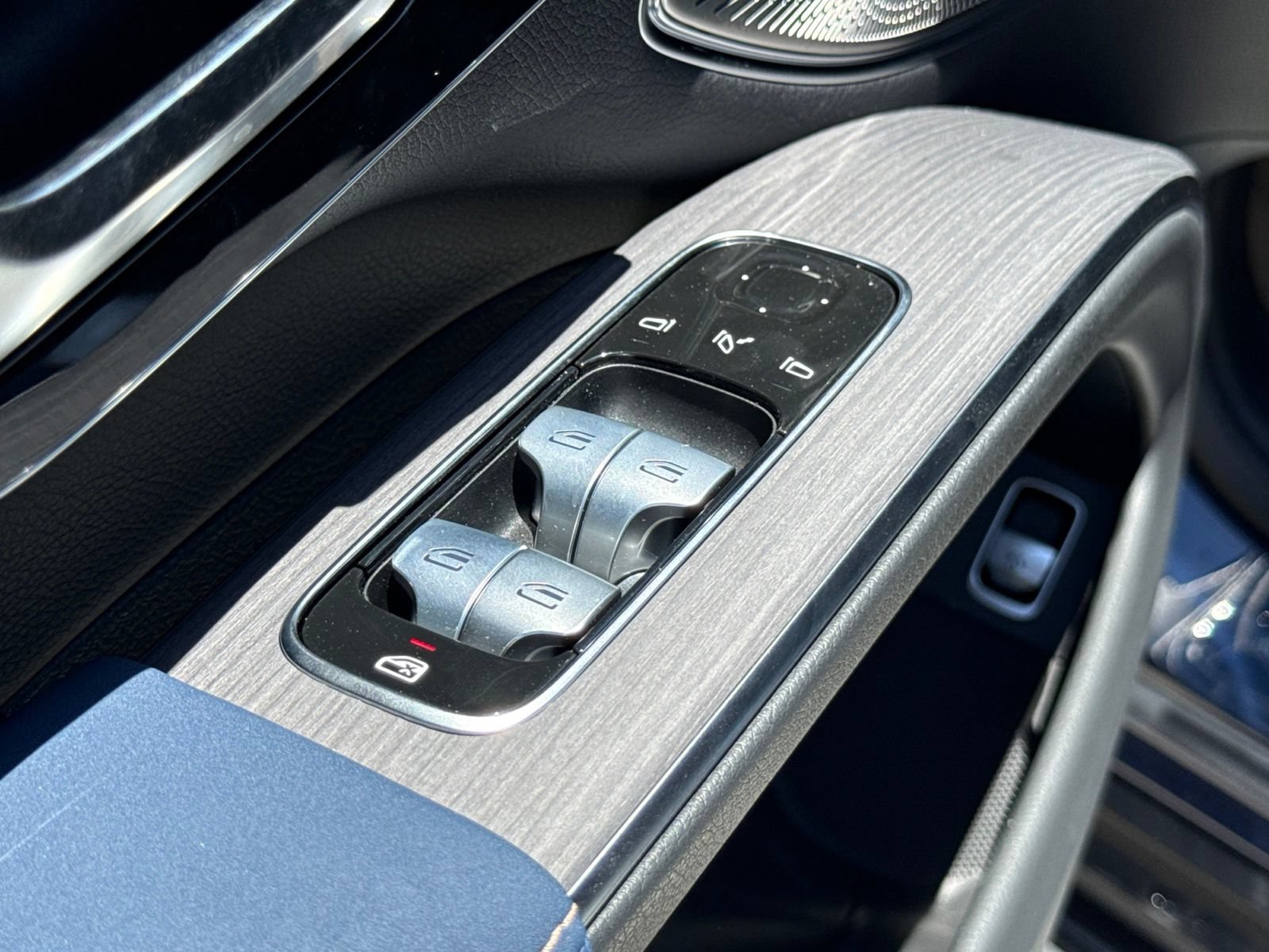 New 2026 Mercedes-Benz EQS 400 4MATIC SUV image 19