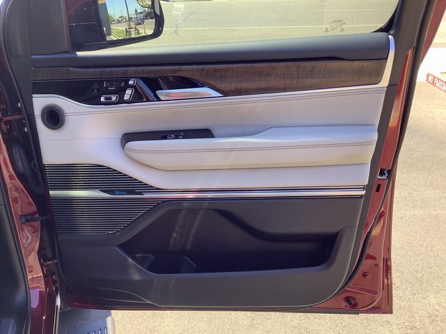 Used 2022 Jeep Grand Wagoneer Series II w/ Premium Group II image 45