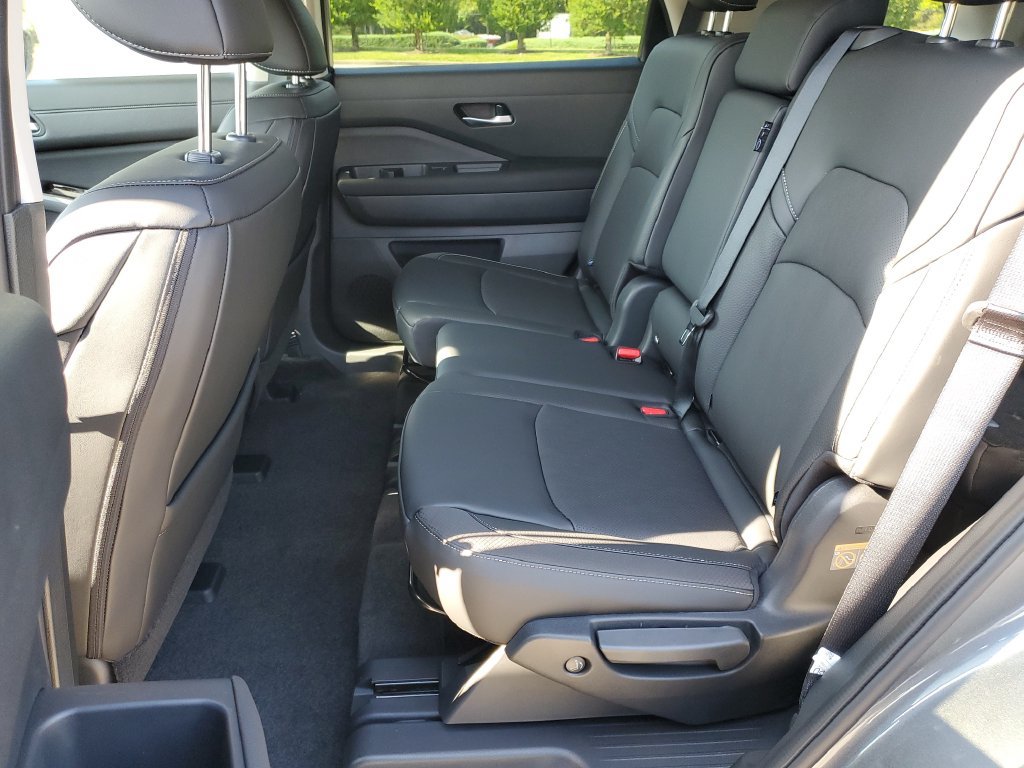 New 2026 Nissan Pathfinder SL FWD image 12