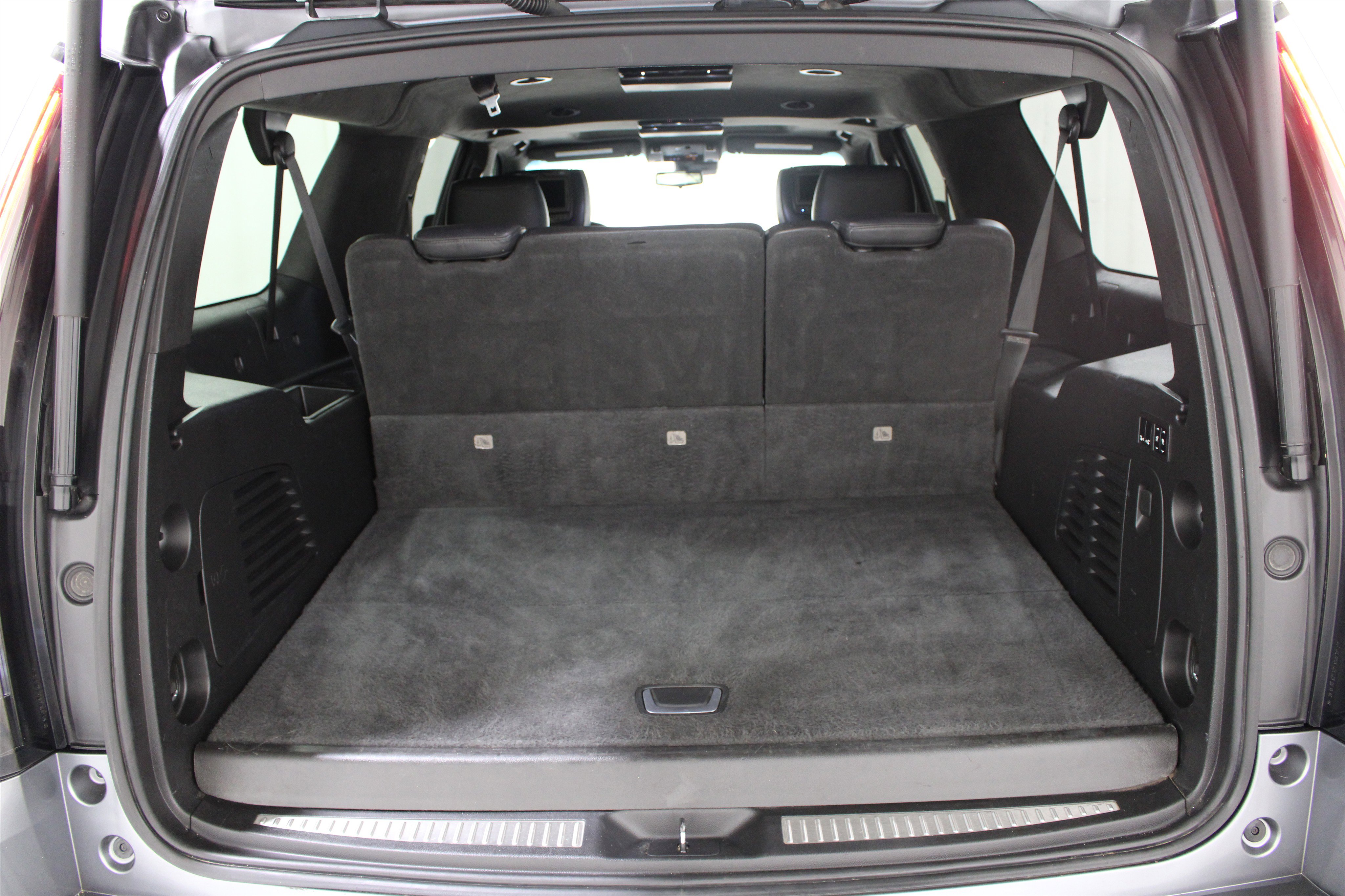 Used 2019 Cadillac Escalade ESV Platinum image 25