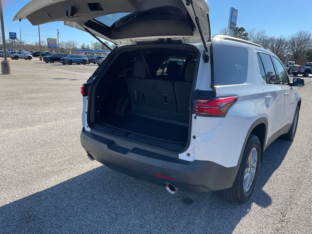 Used 2023 Chevrolet Traverse LT image 32