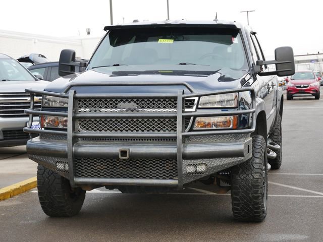 Used 2005 Chevrolet Silverado 2500 LT w/ Heavy-Duty Power Package image 3