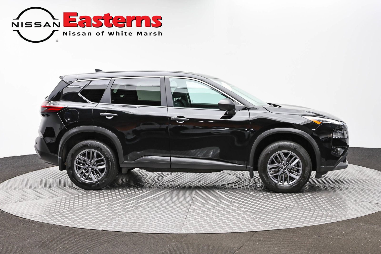 Used 2023 Nissan Rogue S AWD/4WD image 4