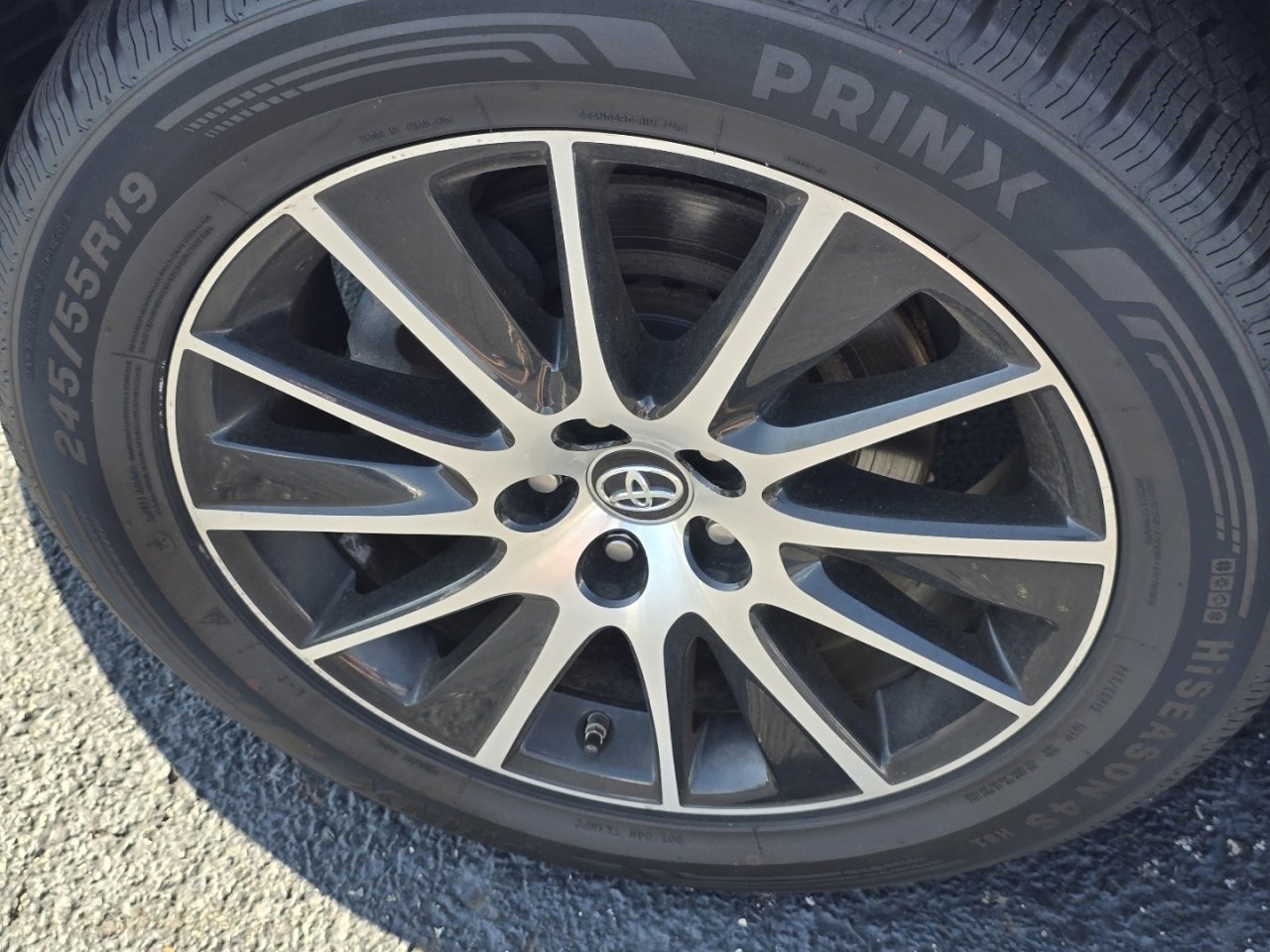 Used 2018 Toyota Highlander SE image 12