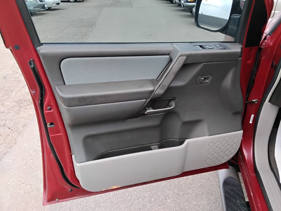 Used 2004 Nissan Titan SE AWD/4WD image 9