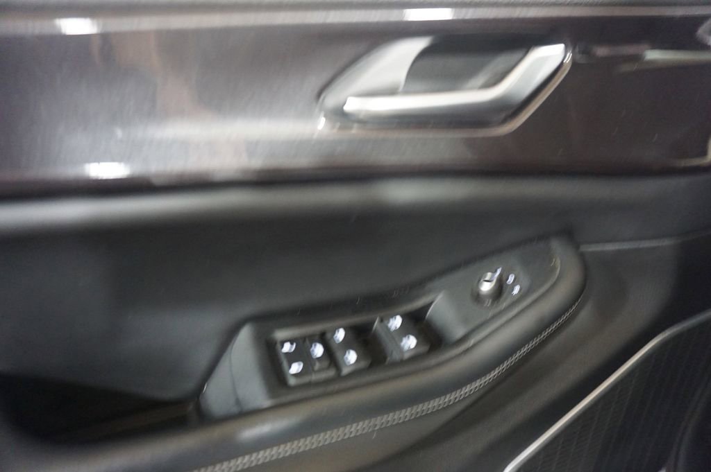 Used 2022 Jeep Grand Cherokee Altitude AWD/4WD image 4