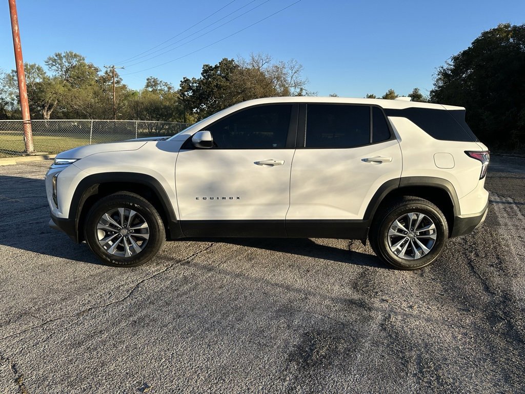 New 2026 Chevrolet Equinox LT image 2