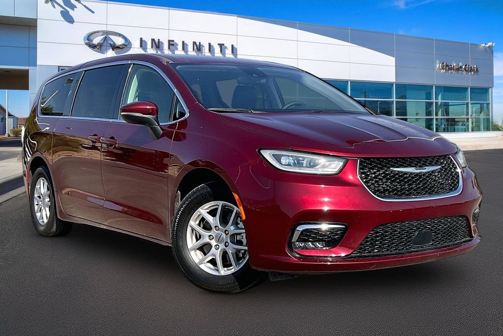 Used 2023 Chrysler Pacifica Touring-L FWD image 12