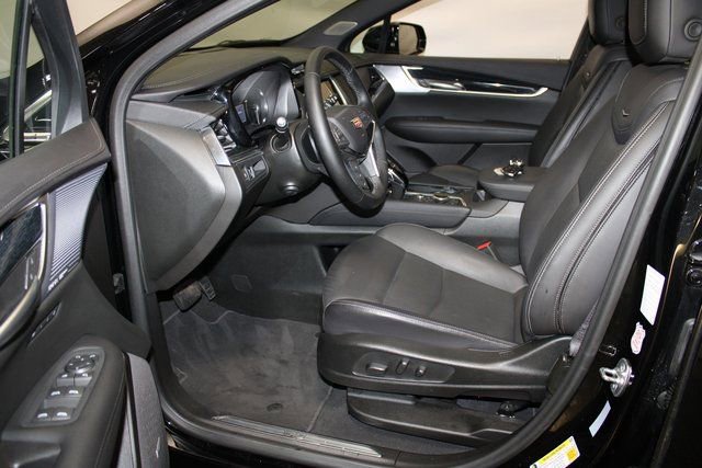 Used 2025 Cadillac XT5 Premium Luxury image 7