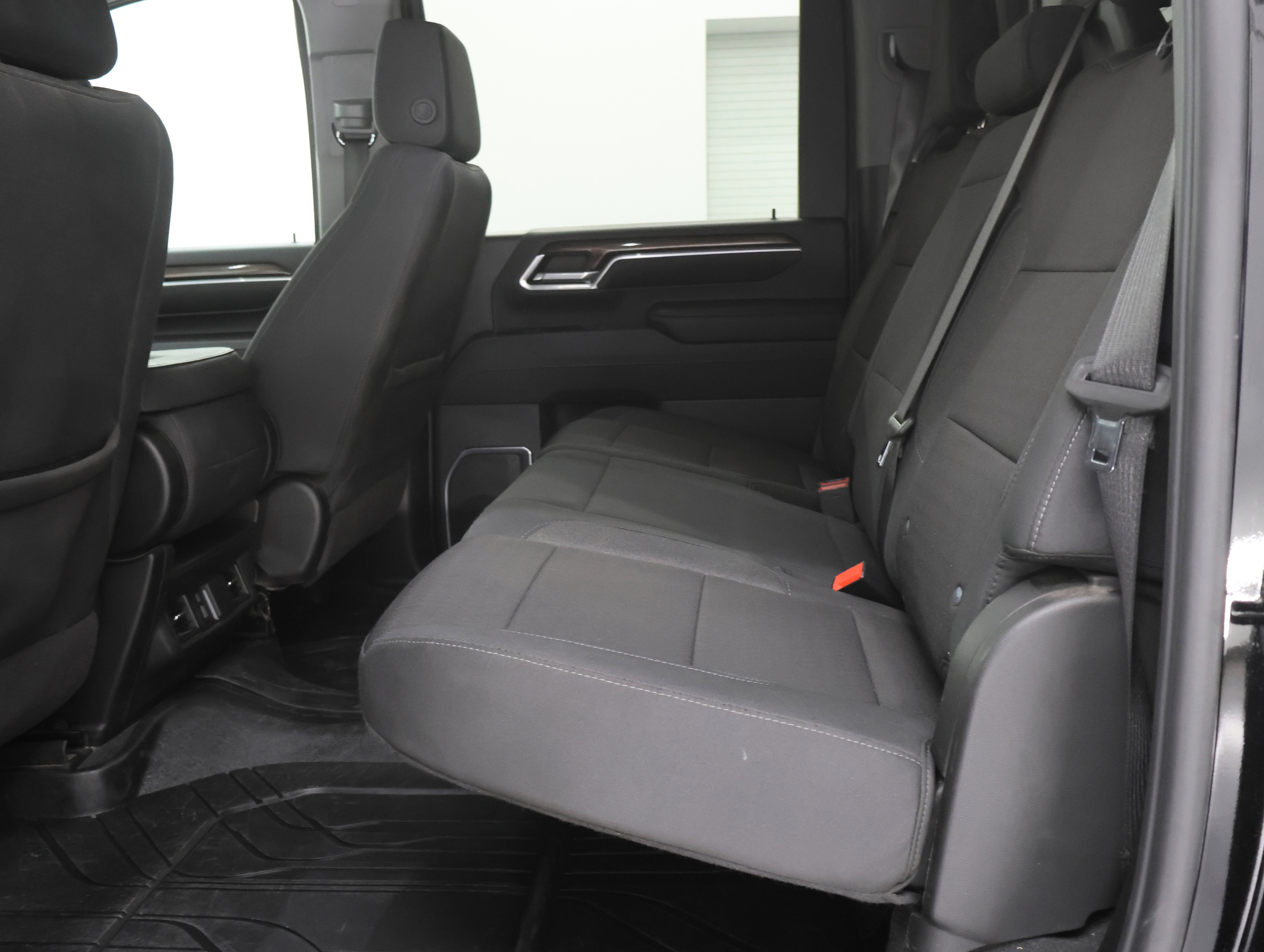 Used 2024 Chevrolet Silverado 2500 LT w/ Midnight Edition image 9