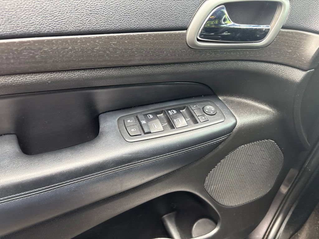 Used 2017 Jeep Grand Cherokee Altitude AWD/4WD image 10